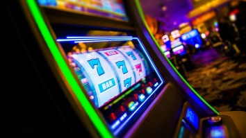 This Dude Won A $100,000 Slot Machine Jackpot But The Casino Gave His Winnings To A Woman