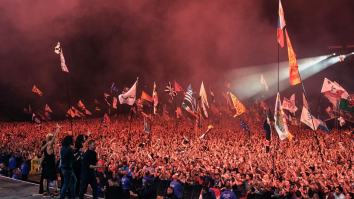 Dave Grohl Dedicates ‘My Hero’ To Naked Man In Glastonbury Crowd