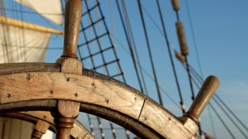 You Can Score This 18′ Sailboat For Free On Craigslist, There’s Just One Problem With It