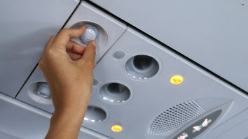 Here’s Why You Should ALWAYS Turn On The Air Conditioning Vent Above You During A Flight