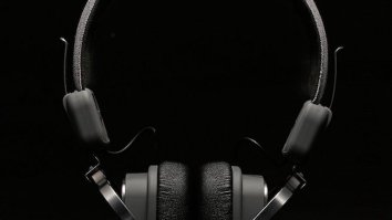 Zero-One Bluetooth Headphones Were Made To Make The Music On Your Phone Sound Better
