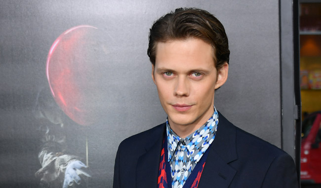 Bill Skarsgard Pennywise smile it movie