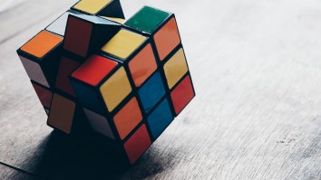Dude Sets Rubik’s Cube World Record By Solving It In 4.59 Seconds, Receives A Standing Ovation
