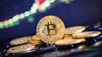 Bitcoin Has Worst Week Since 2013, Briefly Tumbles Below $8,000, Other Cryptocurrencies Fall