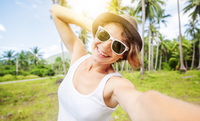 palm trees selfie