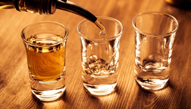 why people tap shot glass bar