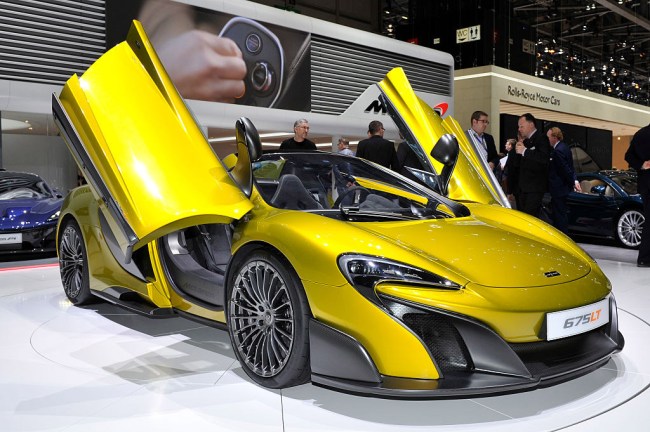 How McLaren uses virtual reality design cars