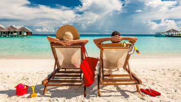 7 Packing Hacks And 10 Must-Have Items For The Perfect Summer Trip To The Beach