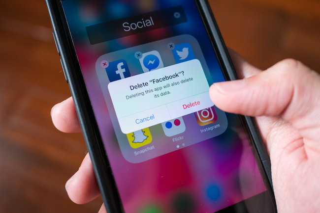 Facebook user deleting Facebook application on iPhone 7.