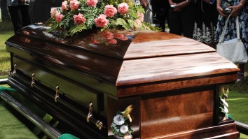 Six Flags Offering Cash Prize To Couples Who Can Survive 30 Hours Together In A Coffin