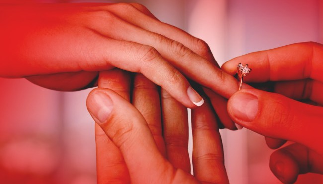 Guy Stops Girlfriend Marathon Propose Marriage