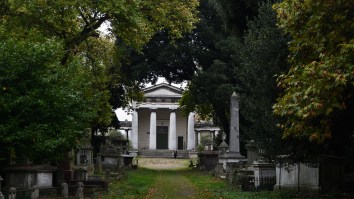 Bold Reporter Shows Up At Gambino Mob Boss’ Burial Site And Associate Threatens To End His Life