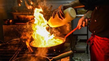 Professional Chefs Shared Several Tips And Red Flags To Look Out For When Going To A Restaurant