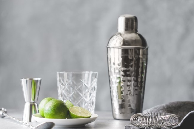 how long should you shake a cocktail