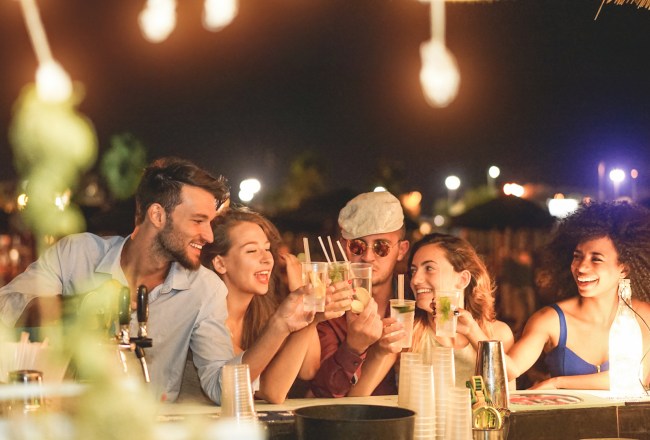 How To Avoid Drinking Tainted Alcohol While On Vacation