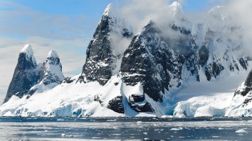 UFO Hunter Discovers Enormous ‘Alien Face’ In Antarctica On Google Earth