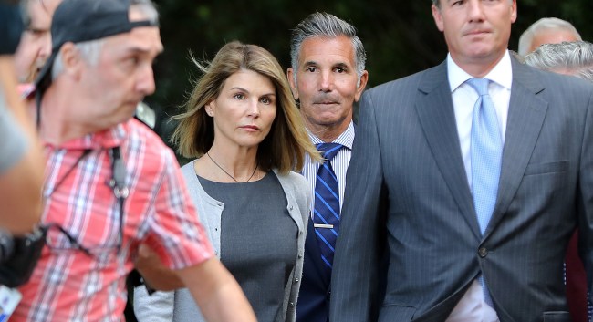 Lori Loughlin Regrets Not Taking Deal After Felicity Huffmans Sentence Report