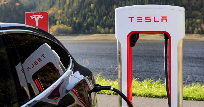 Tesla Owners Stranded When App Went Down Locked Them Out Of Cars