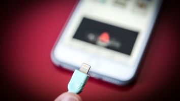 A Hacking Lightning Cable Is Now Being Mass-Produced, So You May Want To Think Twice About Charging With Anything But Your Own Cable