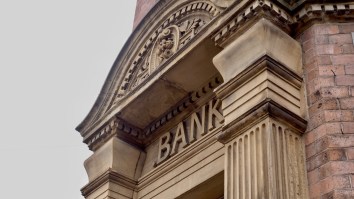Man With White Beard Robs Bank, Throws All The Money In The Air And Yells ‘Merry Christmas!’