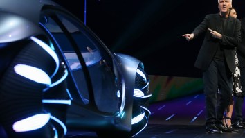 Mercedes-Benz Unveiled A Car Inspired By ‘Avatar’ That Can Drive Sideways And Looks Like The ‘Bean’ In Chicago