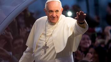 Pope Francis Says He’s Sorry After Being Caught On Video Smacking Woman – The Internet Reacts