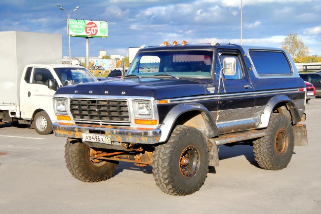 Spy shots of 2021 Ford Bronco show a boxy new truck.