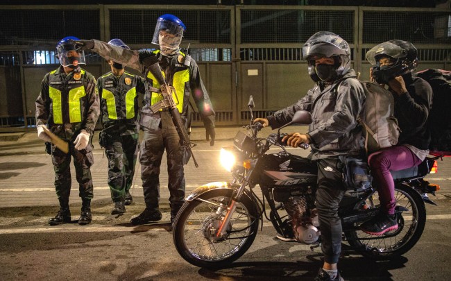 Philippine President Orders Police To Kill People Who Defy Lockdown