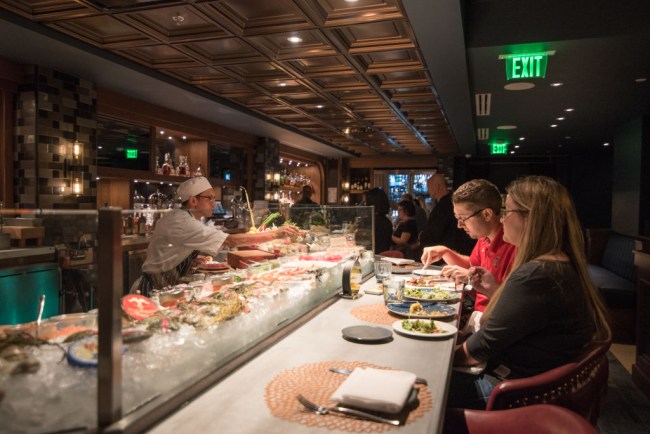 eating at restaurant coronavirus