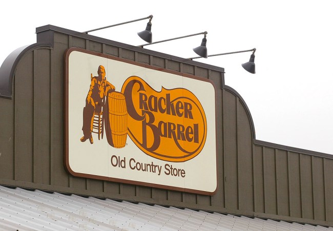 cracker barrel will start selling alcohol