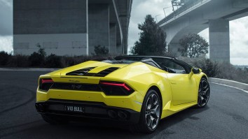 New $266K Lamborghini Gets Destroyed Less Than 20 Minutes After Leaving The Lot