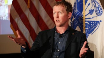 Navy SEAL Who Killed Osama Bin Laden Gets Banned By Delta Airlines After Posting Pic Without Wearing Mask On Flight