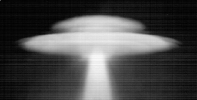 Glowing Circle Shaped UFO Caught On Video In The Sky Over London