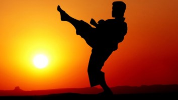 Angry Guy Breaks Out A Sick Karate Stance During Argument With A Woman At The Post Office