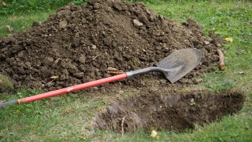Anti-Maskers In Indonesia Are Now Being Required By Law To Dig Graves For COVID-19 Victims