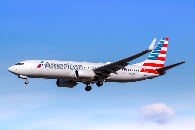 American Airlines pilot reports seeing a guy in a jetpack while landing plane at Los Angeles Airport (LAX).