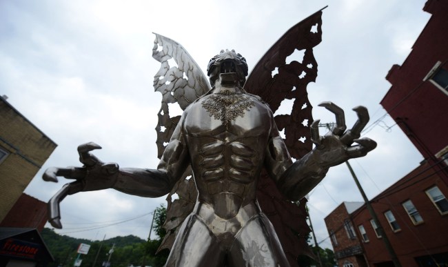 Another Mothman Encounter At Chicagos OHare International Airport