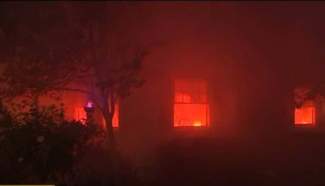 Familys Halloween Decorations Are So Realistic Neighbors Called 911
