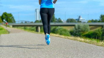 Struggling Marathoner Gets Help From Work Release Inmate Who Runs 22 Miles Alongside Her To Finish Line