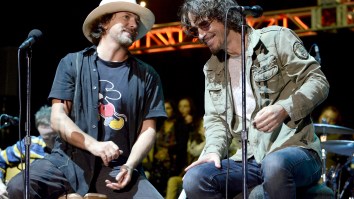 An Emotional Eddie Vedder Admits He Still Hasn’t Dealt With The Death Of Chris Cornell 3.5 Years Later