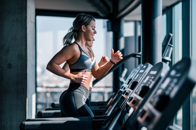 A women’s health magazine has apologized after tweeting "burn off those Christmas calories,” Joe Rogan and other blast Women’s Fitness Magazine on Twitter.