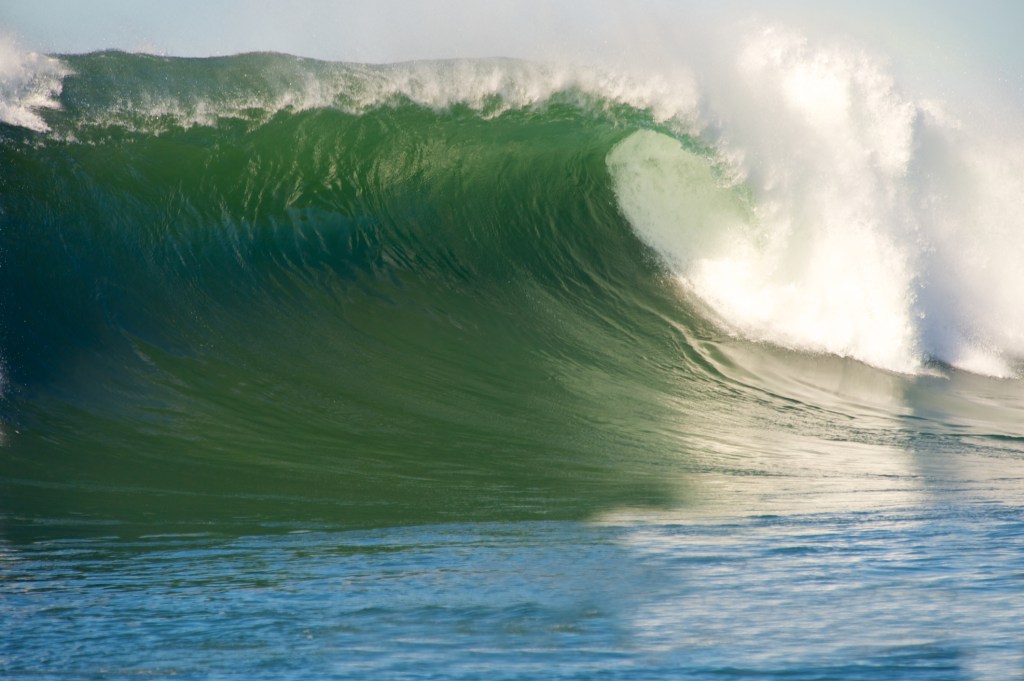 surfing Jaws Pe'ahi Maui