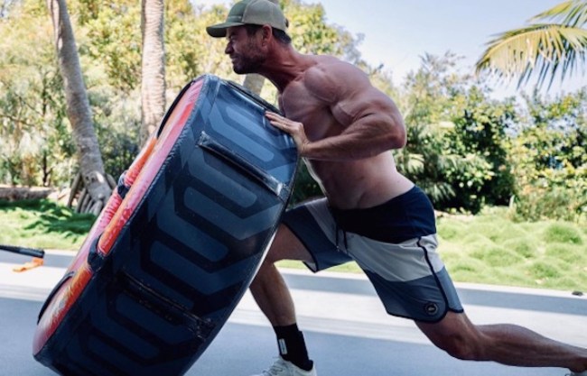 Chris Hemsworth working out