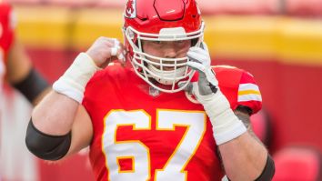 Chiefs Lineman Daniel Kilgore Only Got Half Of A Haircut Before Finding Out His Barber Tested Positive For COVID-19