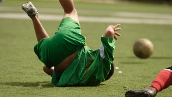 Guatemalan Soccer Player Pulls Worst Flop Of The Year, Hits Himself In The Face With A Fallen Object