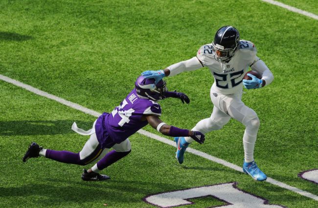 Derrick Henry insane pushup workout video.