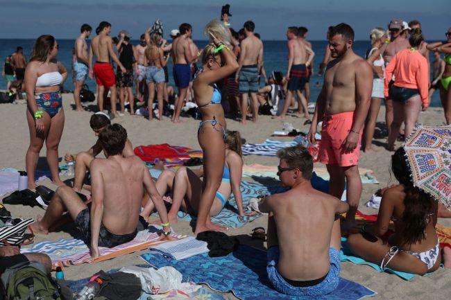 Chaos at spring break in Miami, Florida, 150 college kids arrested, twerking, and police pepper spray partiers.
