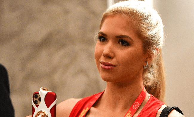 Kansas City Chiefs Heiress Gracie Hunt Wins Miss Kansas USA Crown