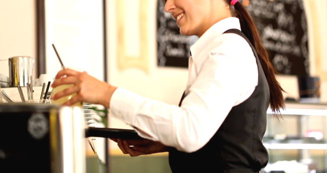 Woman TikTok Finds Out Boyfriend Cheating Restaurant Staff