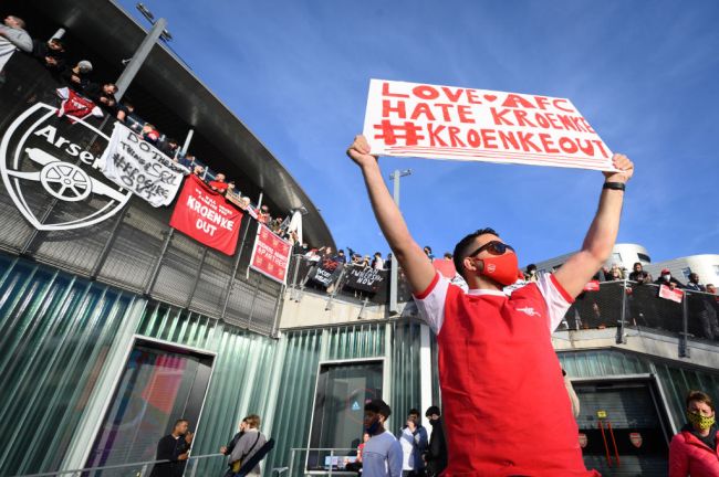 spotify owner arsenal legends buying arsenal kroenke out